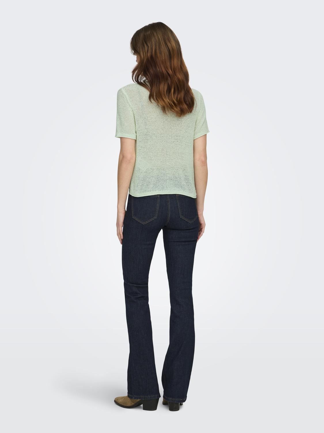 model_shot-back